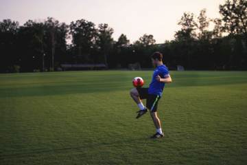 西班牙0-0佛得角，乌拉圭1-1沙特，H组乱成一锅粥（配图示意）