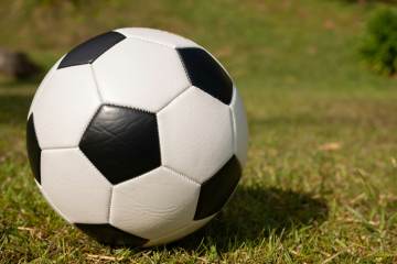 据数据账号Football Meets Data统计，AC米兰本赛季获得意甲前四的概率…（配图…